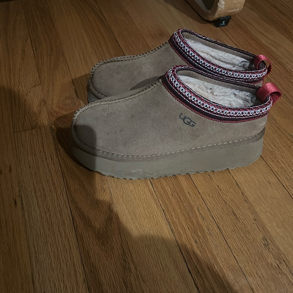 Barely worn designer inspired slippers